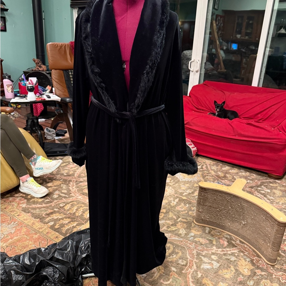 Elegant Black Velvet Women's Robe